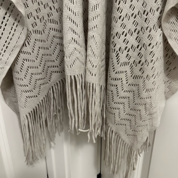 2 Chic Fringed Shawl - Picture 3 of 5